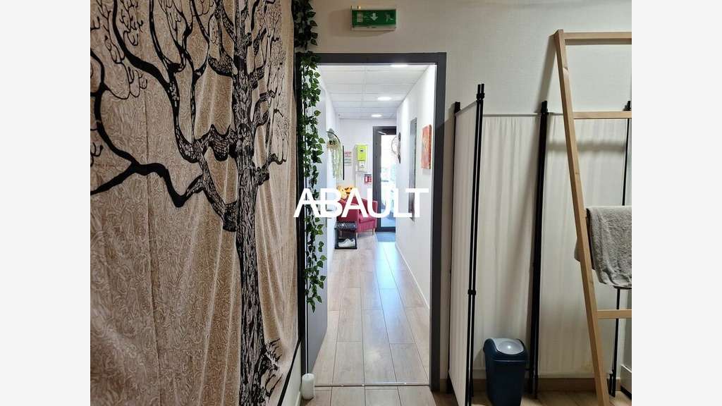 Bureau 167m² en étage à louer à Montrabé