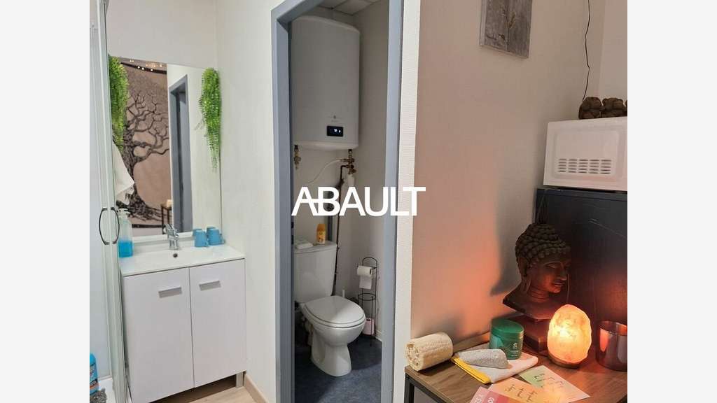 Bureau 167m² en étage à louer à Montrabé