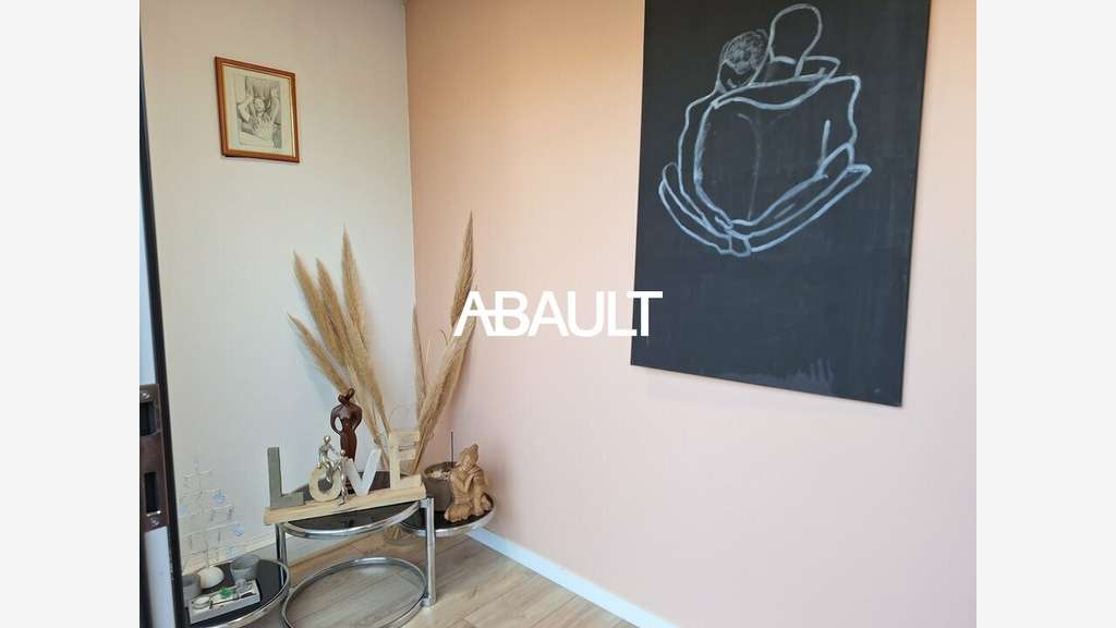 Bureau 167m² en étage à louer à Montrabé
