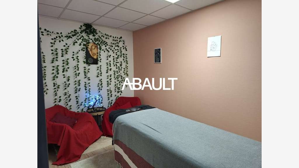Bureau 167m² en étage à louer à Montrabé