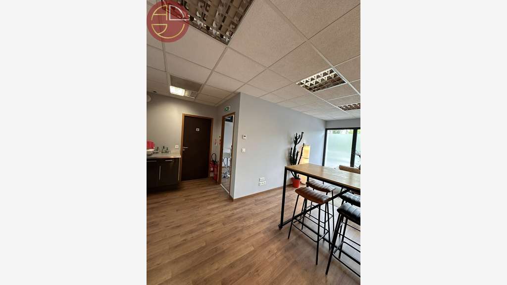 Location bureaux 167m² R+1 à Montrabé