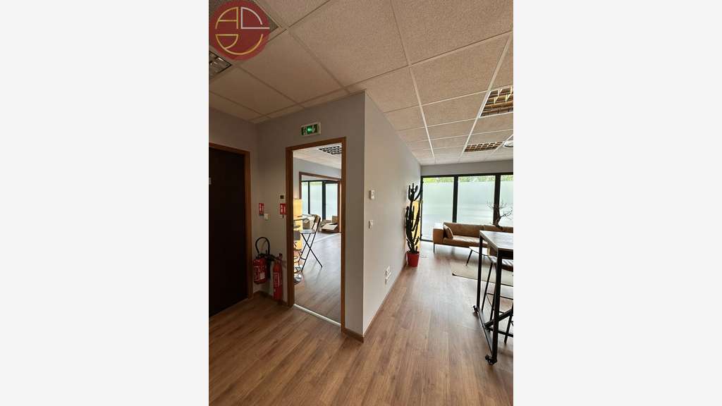 Location bureaux 167m² R+1 à Montrabé