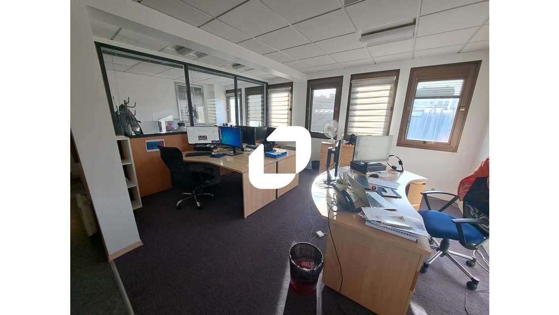 A louer Bureaux 832m² Montreuil