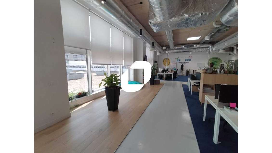 A louer Bureaux 879m² Montreuil