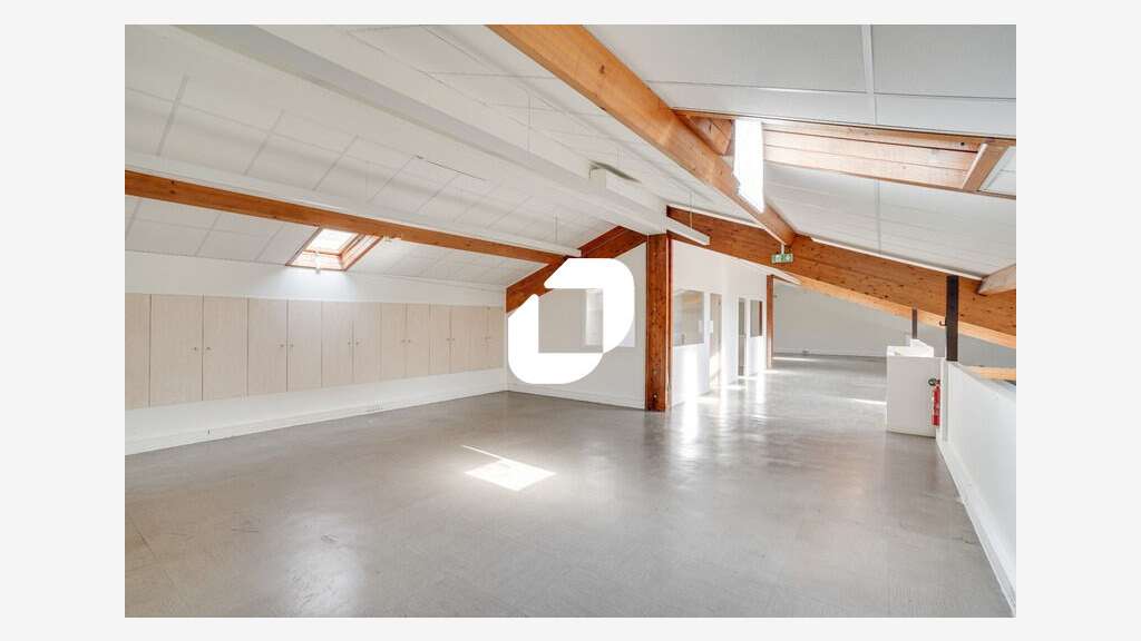 A louer Bureaux 710m² Montreuil