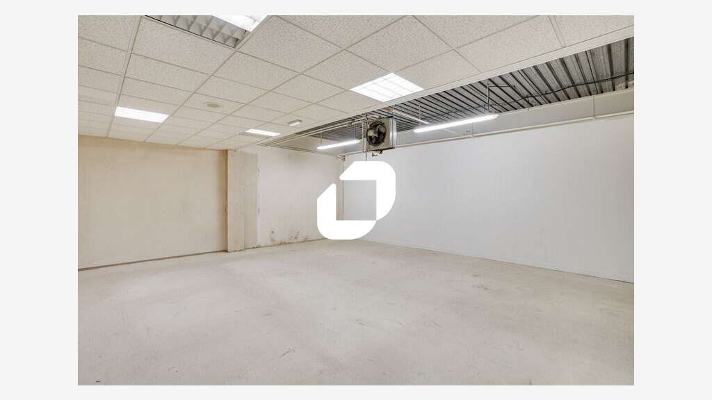 A louer Bureaux 710m² Montreuil