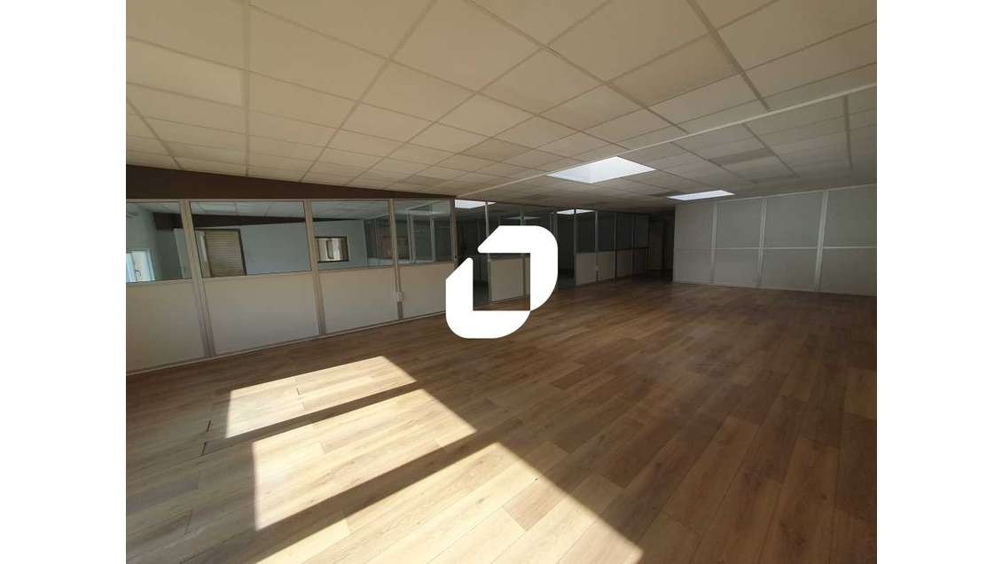 A louer Bureaux 240m² Morainvilliers