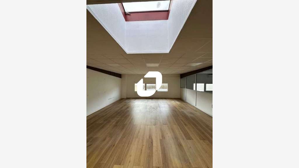 A louer Bureaux 125m² Morainvilliers