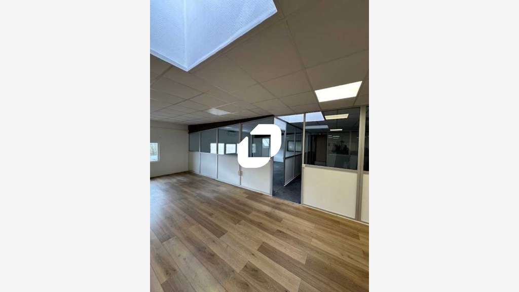 A louer Bureaux 125m² Morainvilliers
