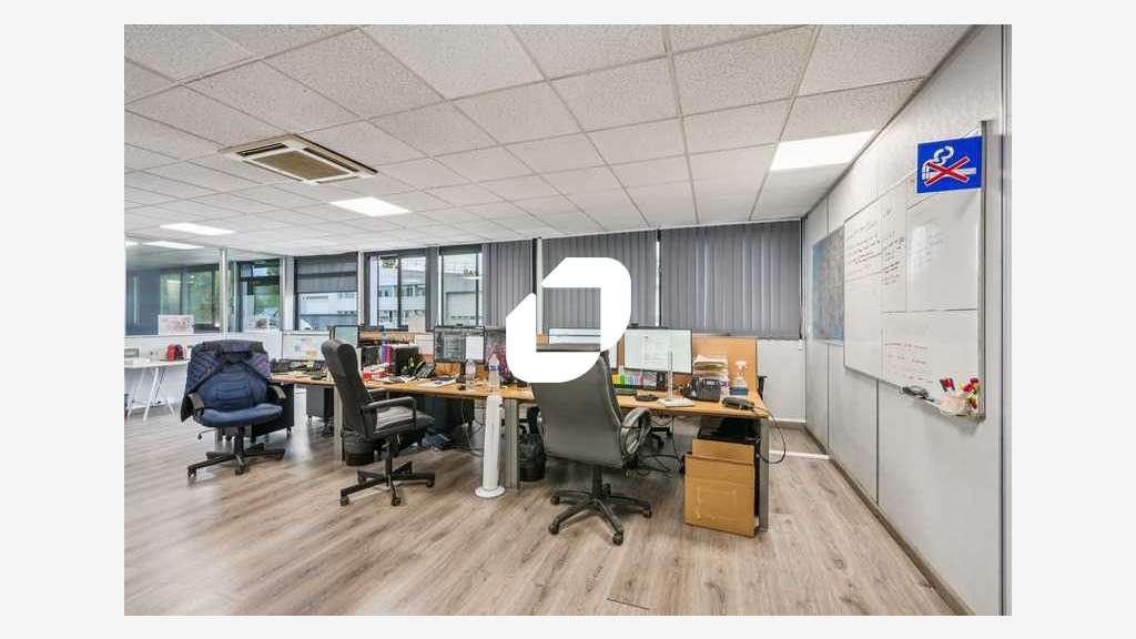 A louer Bureaux 1885m² Morangis
