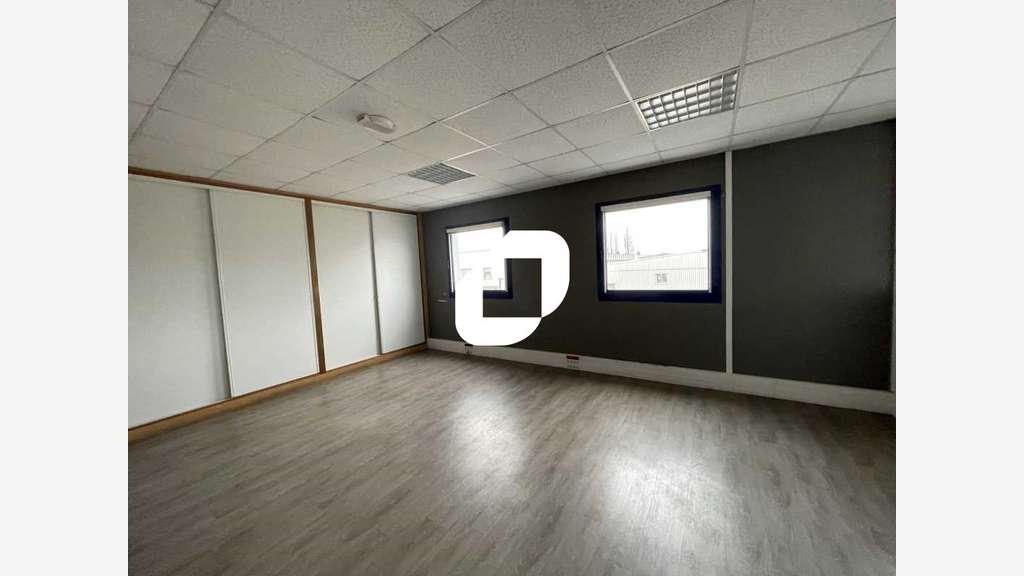 A louer Bureaux 1260m² Morangis