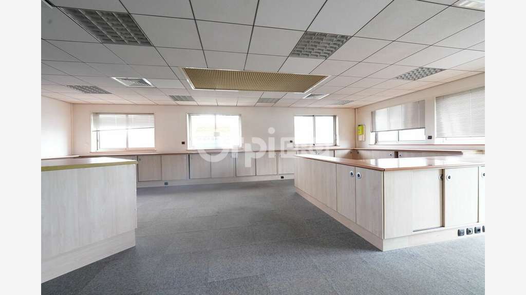 A louer bureaux 177m² Mornant accès facilité D342