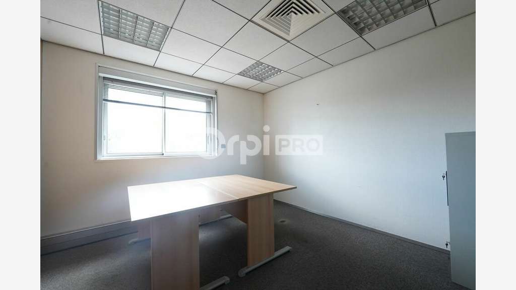 A louer bureaux 177m² Mornant accès facilité D342