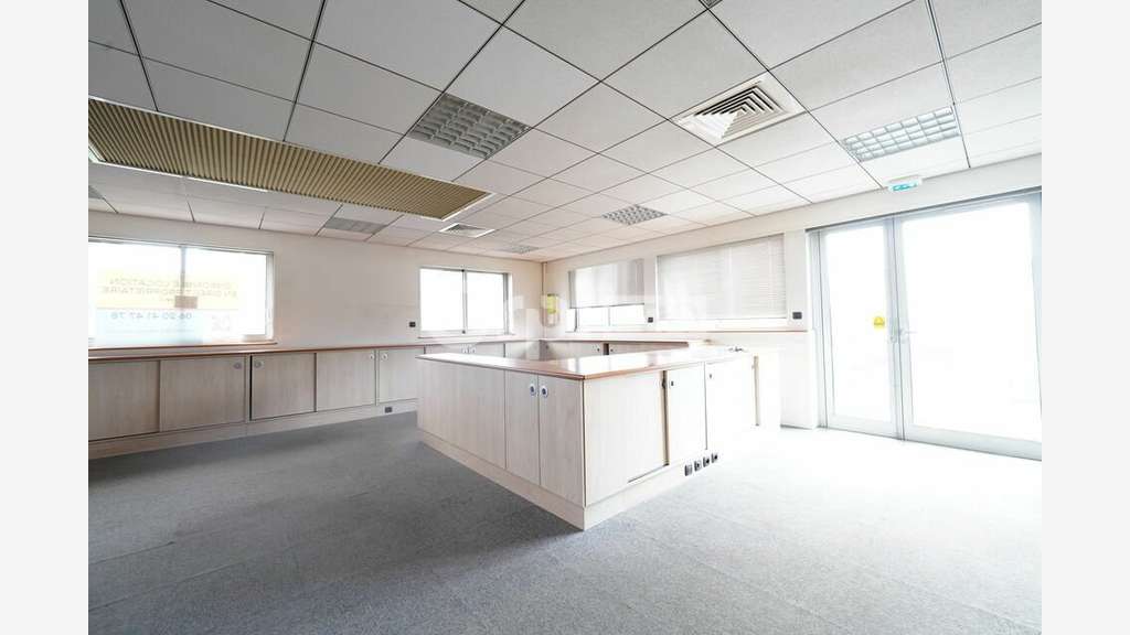 A louer bureaux 177m² Mornant accès facilité D342