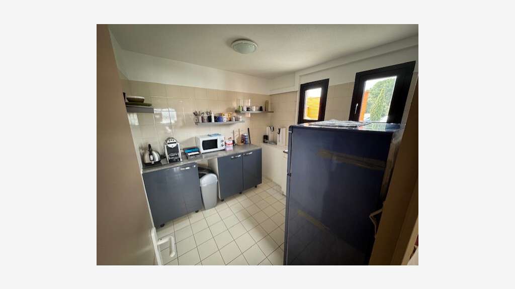 A louer bureaux 135m² R+1 ZI Argile Mouans-Sartoux