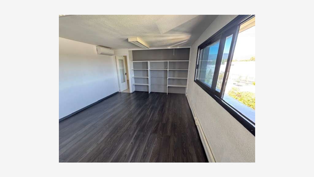A louer bureaux 46m² R+2 Mouans-Sartoux proche A8