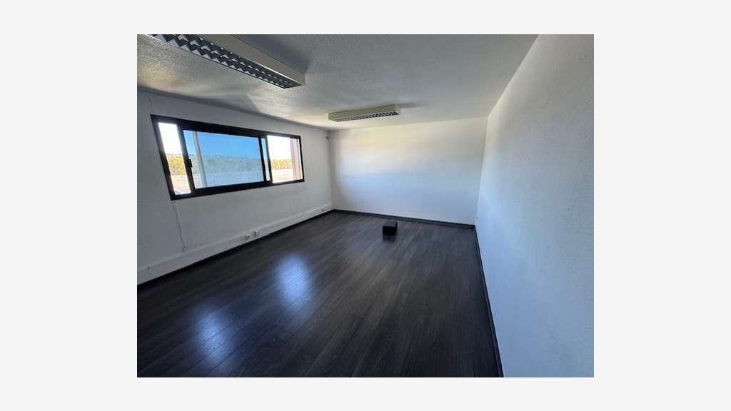 A louer bureaux 46m² R+2 Mouans-Sartoux proche A8