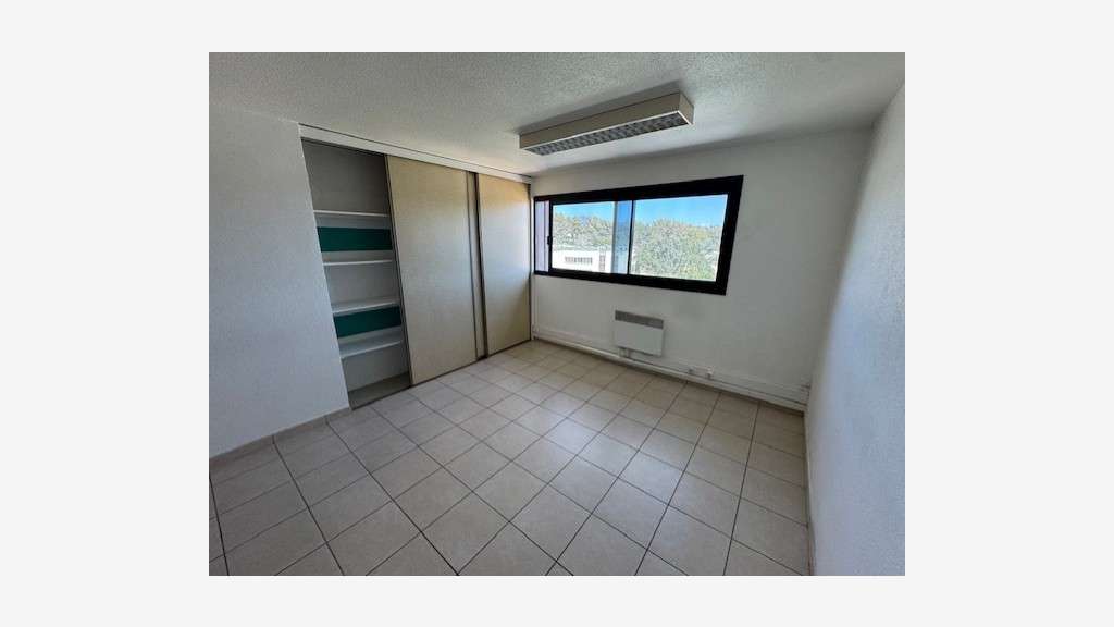 A louer bureaux 46m² R+2 Mouans-Sartoux proche A8