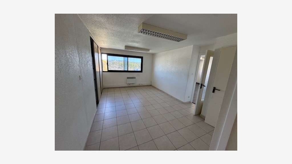 A louer bureaux 46m² R+2 Mouans-Sartoux proche A8