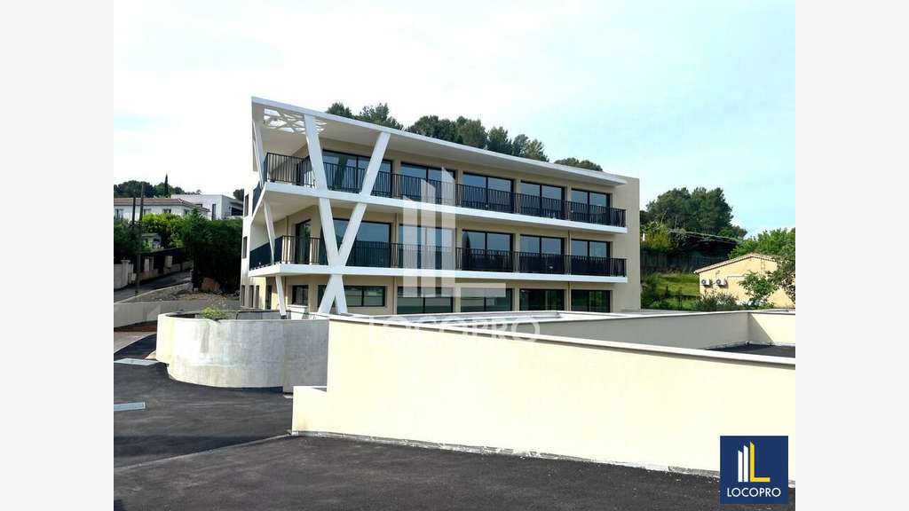 Loue bureaux de 300m² en RDC à Mouans Sartoux