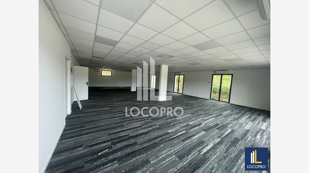Loue bureaux de 300m² en RDC à Mouans Sartoux