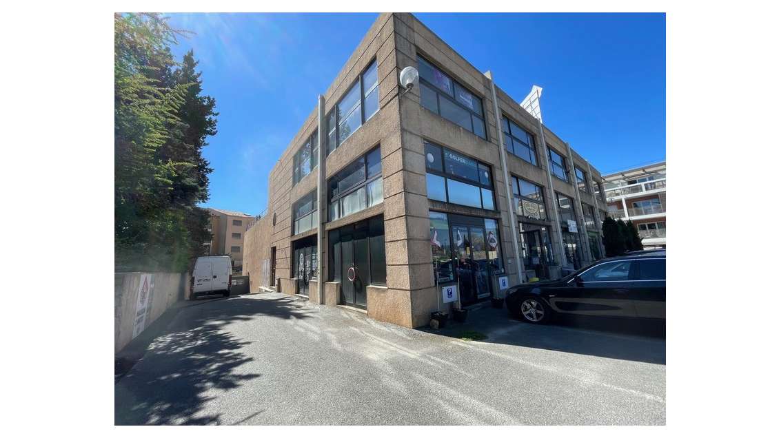 Local/bureau à louer MOUGINS (06)