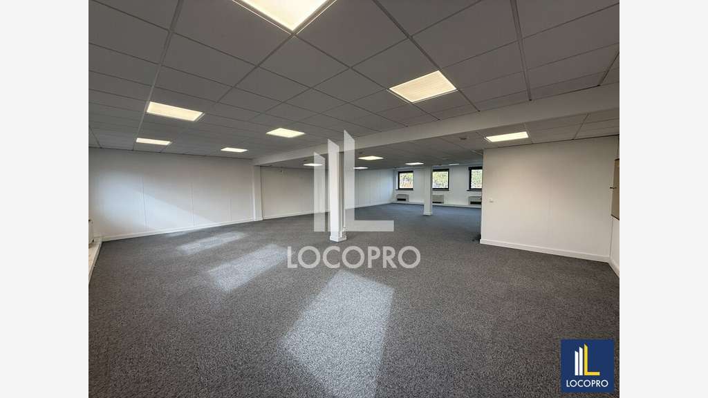 A louer bureaux professionnels 168m² à Mougins A8