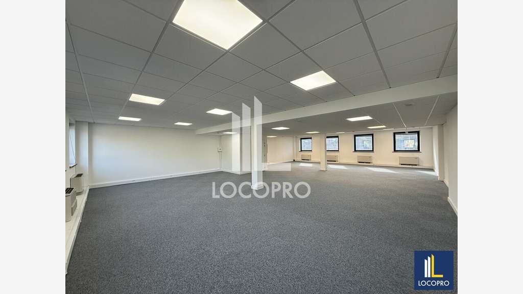 A louer bureaux professionnels 168m² à Mougins A8