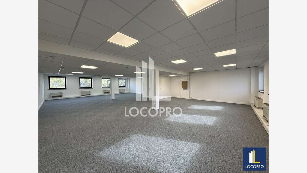 A louer bureaux professionnels 168m² à Mougins A8