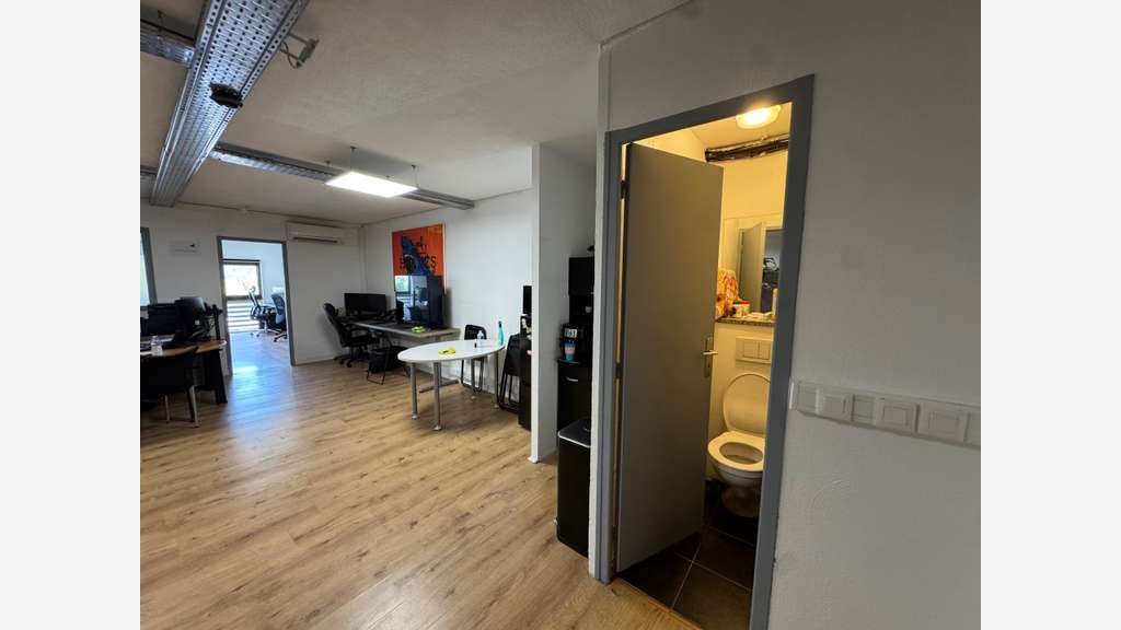Très beau bureau lumineux 62m² à louer à Mougins 