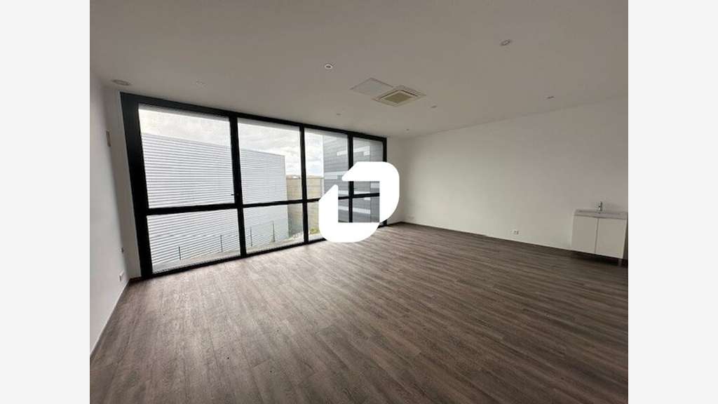 A louer Bureaux 447m² Moussy le neuf