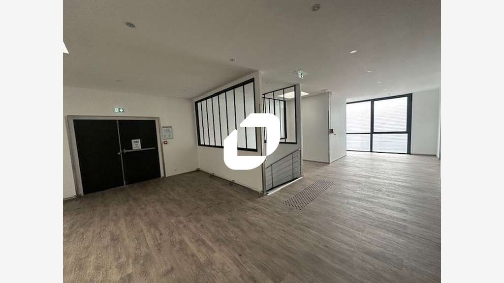 A louer Bureaux 447m² Moussy le neuf