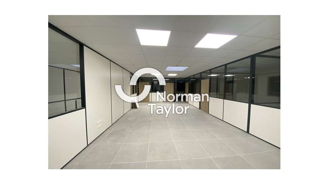 Plateau de bureaux neufs 175m² R+1 à Mudaison 