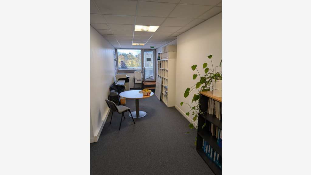 A louer bureau de 102m² au pied du rer à Nanterre