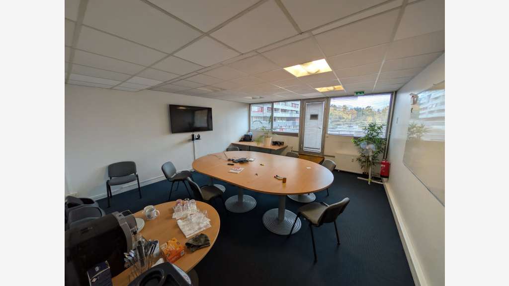 A louer bureau de 102m² au pied du rer à Nanterre