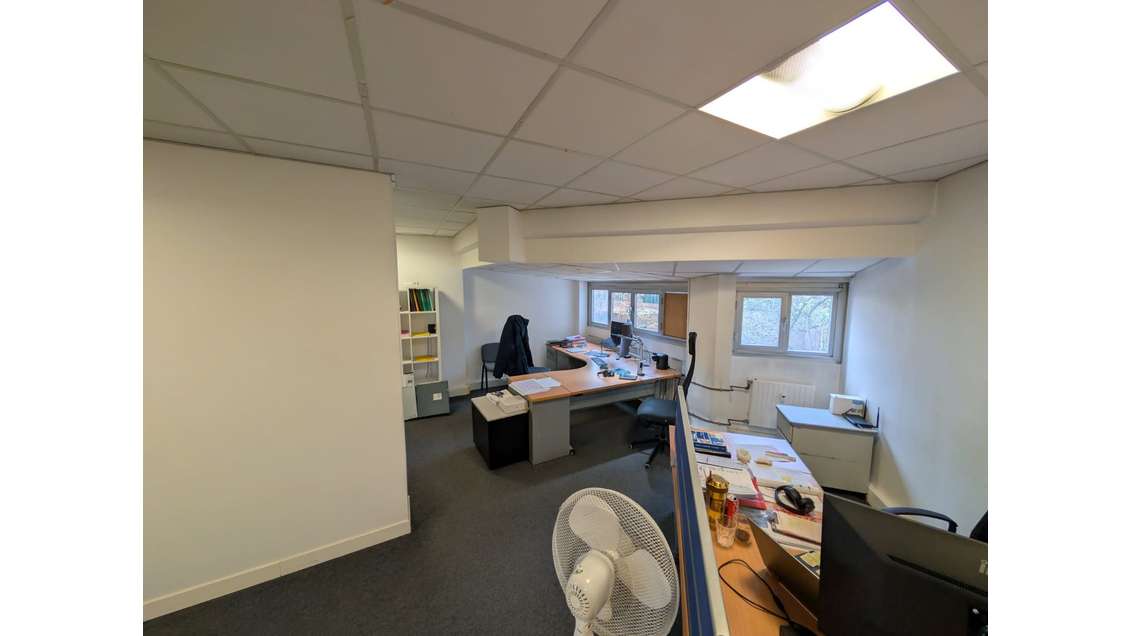 A louer bureau de 102m² au pied du rer à Nanterre