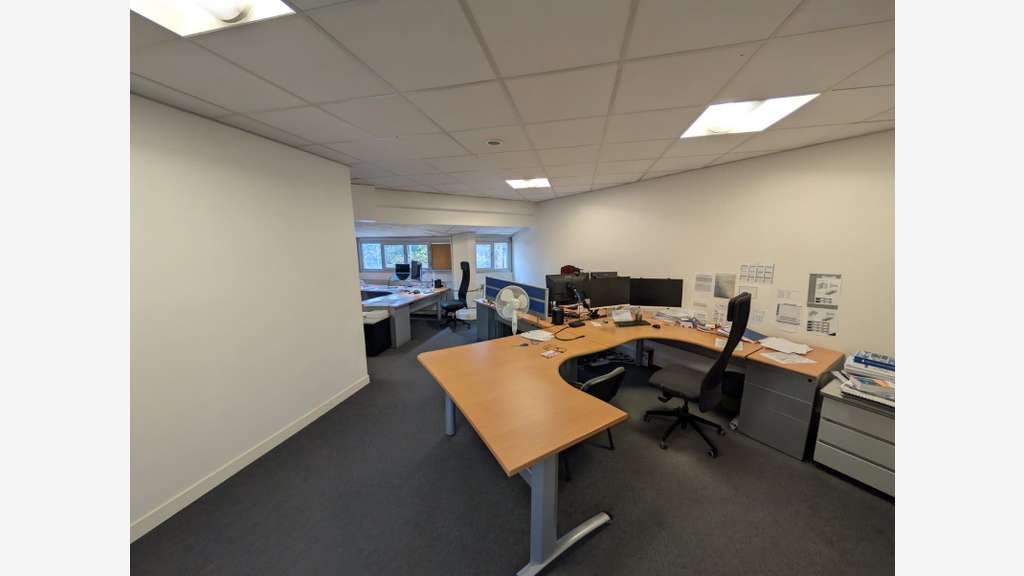 A louer bureau de 102m² au pied du rer à Nanterre