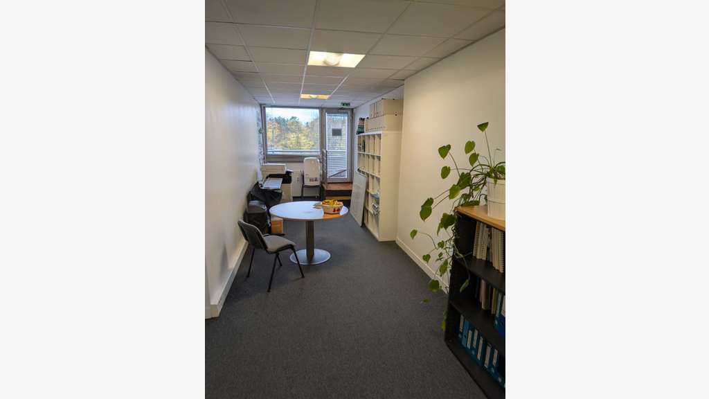 A louer bureau de 102m² au pied du rer à Nanterre