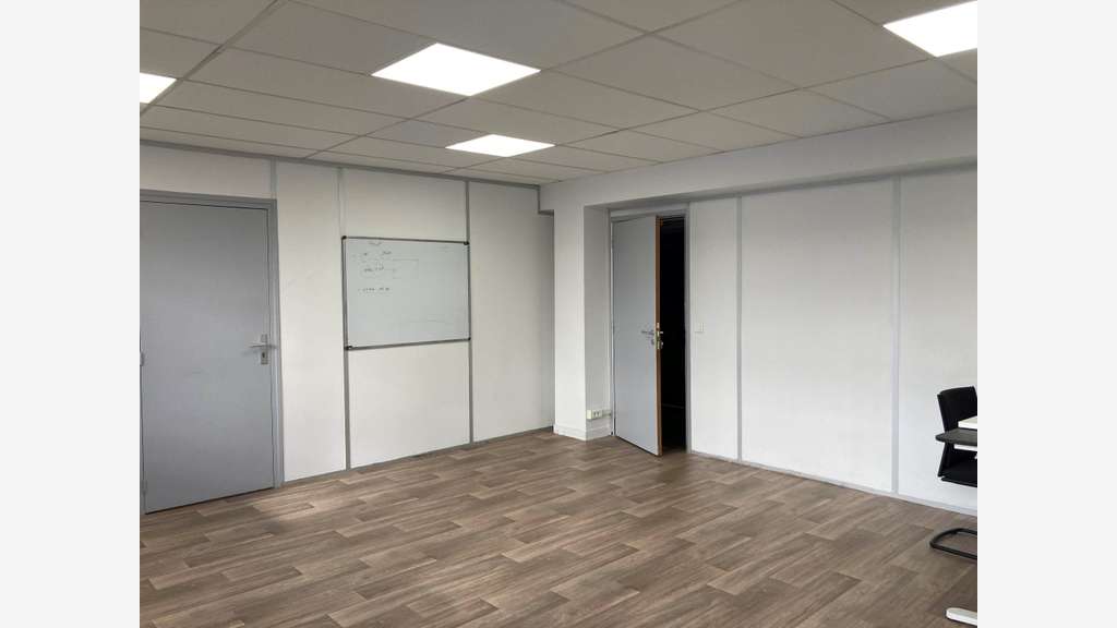 Bureaux 27m² R+5 à louer Nanterre Av Clemenceau