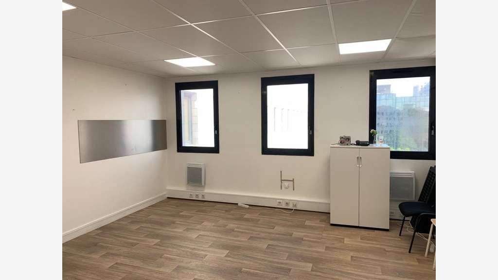 Bureaux 27m² R+5 à louer Nanterre Av Clemenceau