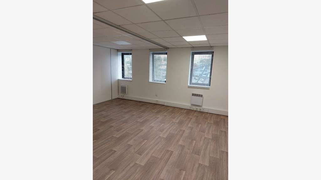 Bureaux 27m² R+5 à louer Nanterre Av Clemenceau