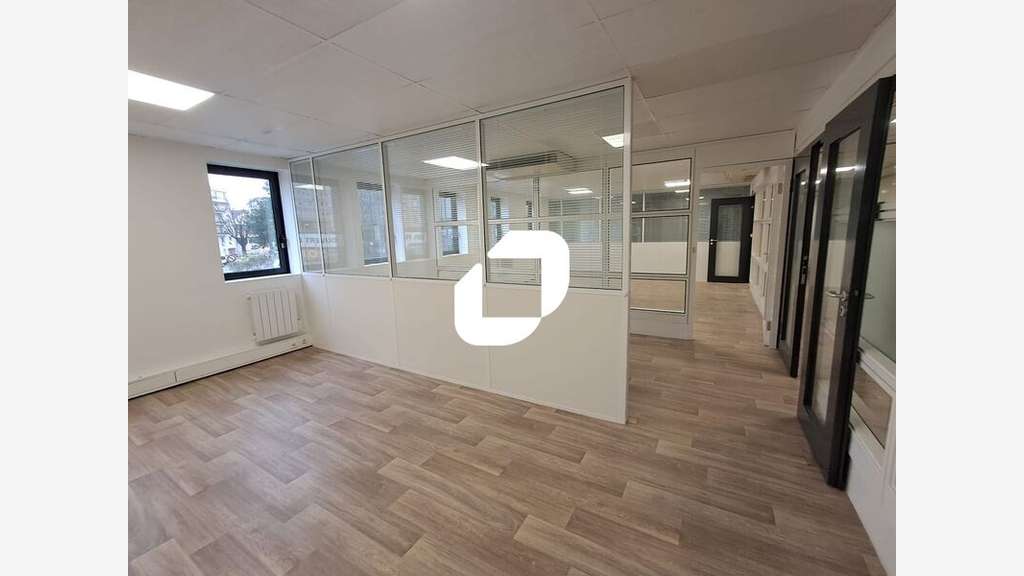 A louer Bureaux 251m² Nanterre