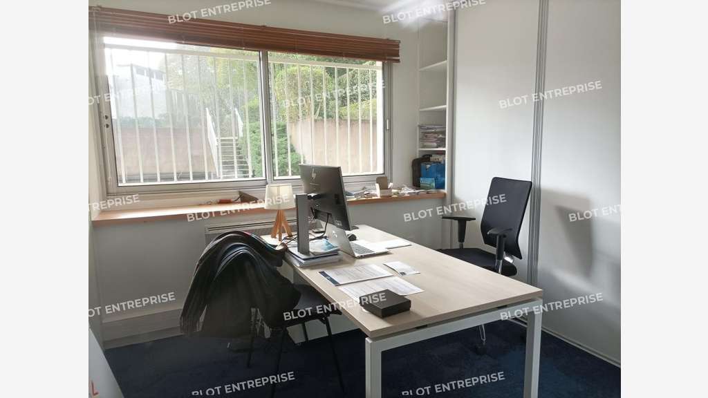A louer bureaux 163m² sur deux niveaux à Nantes