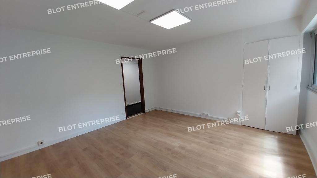 A louer bureaux 96m² à Nantes boulevard Guist'hau