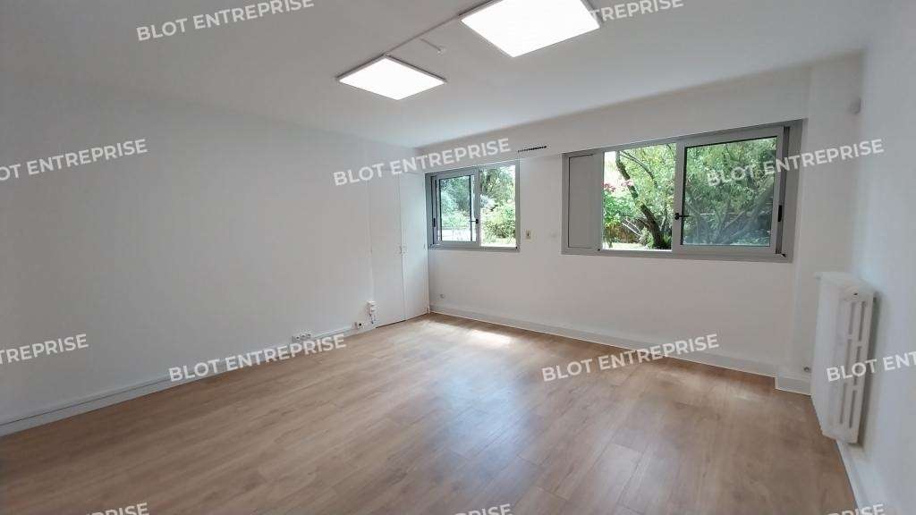 A louer bureaux 96m² à Nantes boulevard Guist'hau
