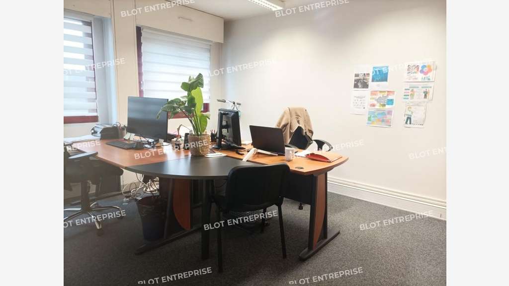 A louer bureaux 129m² à Nantes Champs-de-Mars