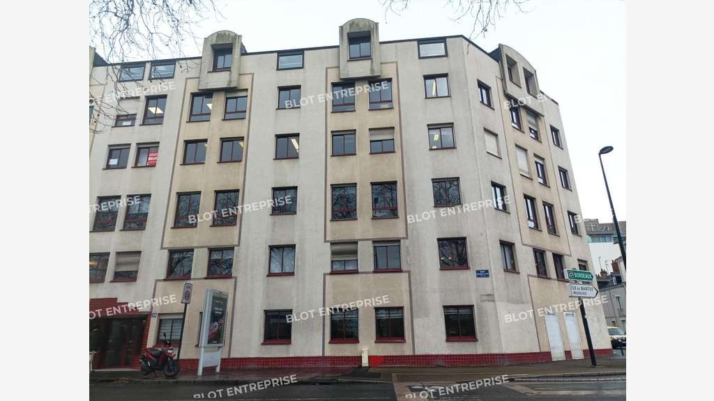 A louer bureaux 129m² à Nantes Champs-de-Mars