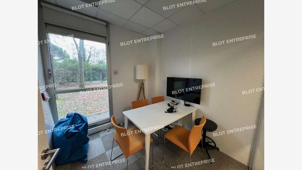 A louer bureaux 249m² RDC à Nantes Chantrerie