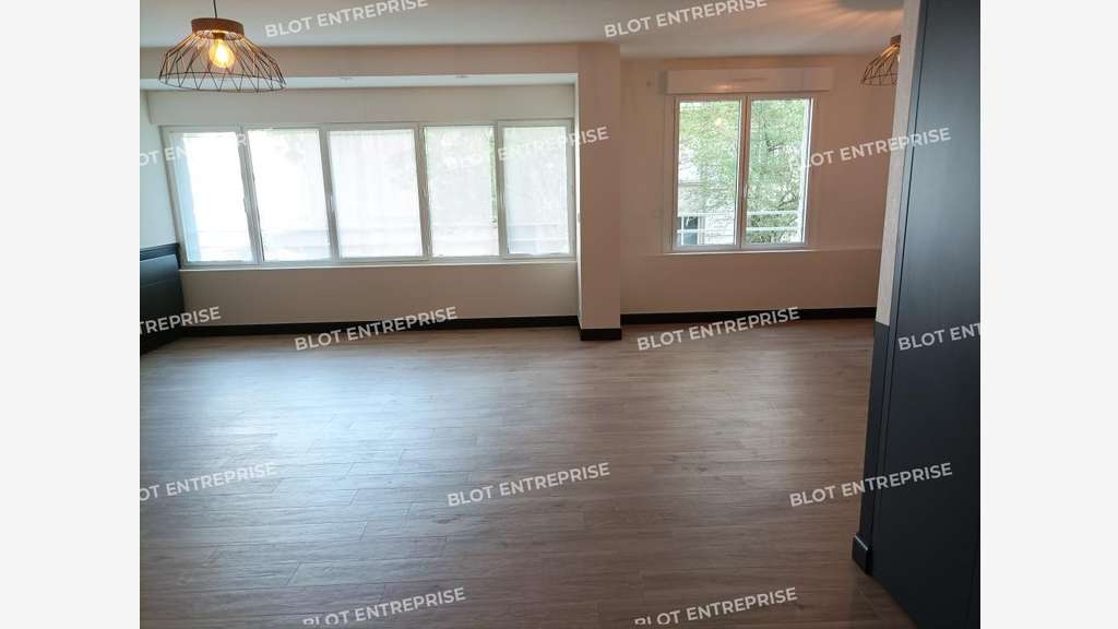 A louer bureaux rénovés de 107m² Nantes Sanitat