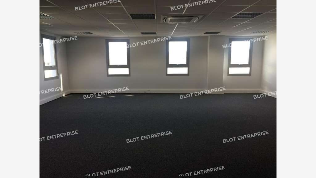 A louer bureaux 275m² R+1 proche périph à Nantes
